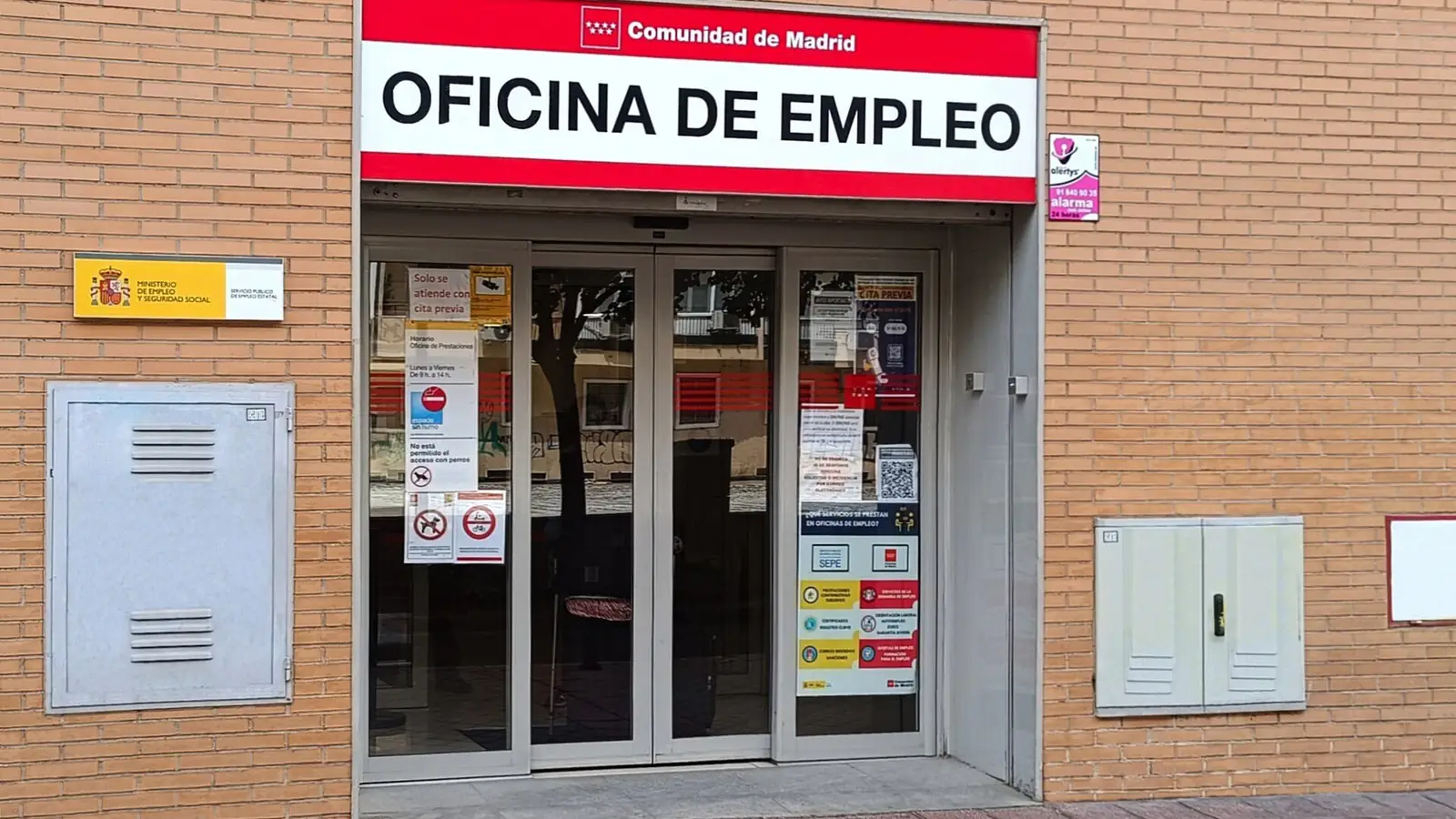 Entrada de una oficina de empleo en Madrid